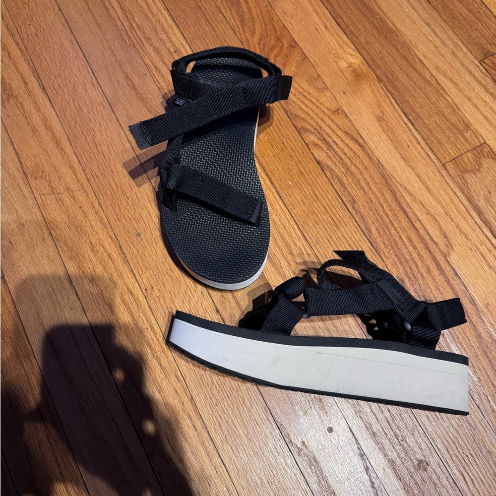 Teva Platform Bicolor Velcro Straps sz8 black white sandals chunky street hiking